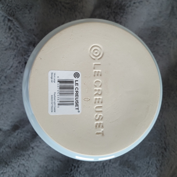 NWT Le Creuset 2.5 QT. Canister with Lid - Picture 3 of 4